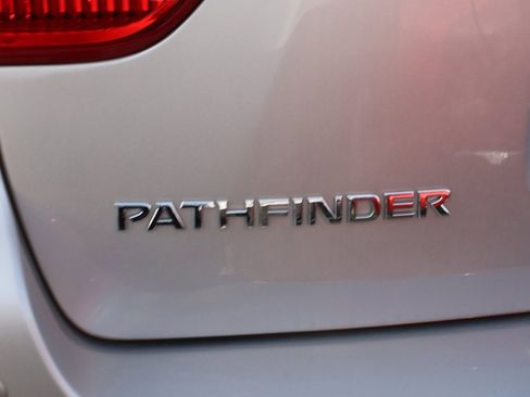 Used 2020 Nissan Pathfinder SL image 18