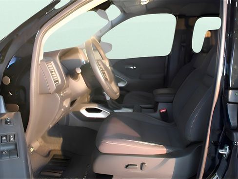 Used 2024 Nissan Frontier SV w/ SV Convenience Package image 13