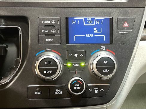 Used 2017 Toyota Sienna XLE AWD/4WD image 15