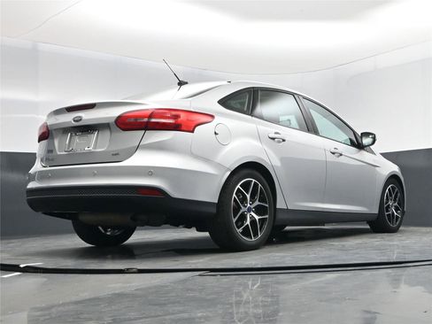 Used 2017 Ford Focus SEL image 14