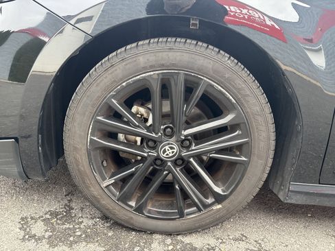 Used 2025 Toyota Camry SE image 11