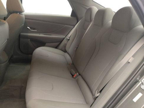 Used 2024 Hyundai Elantra SE FWD image 18