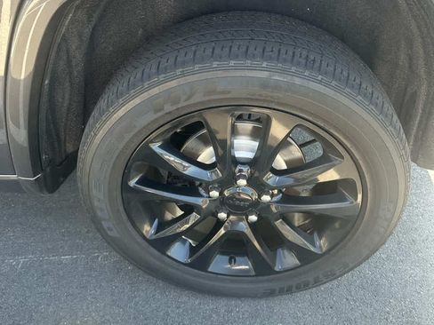 Used 2020 Jeep Grand Cherokee Altitude AWD/4WD image 5