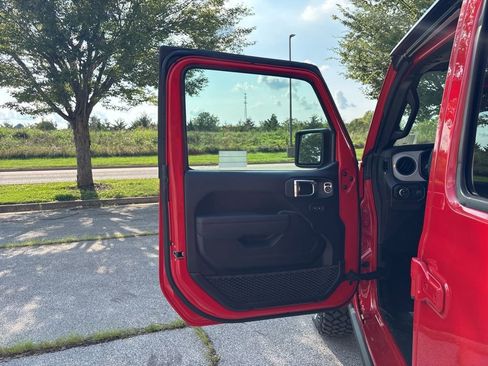 New 2025 Jeep Gladiator Willys image 13