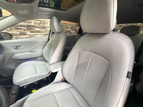 Used 2024 Hyundai Kona Limited image 12