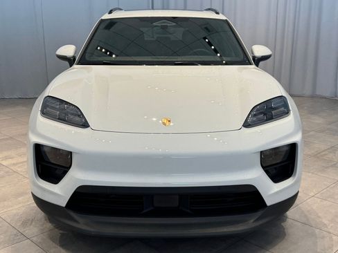 Certified 2025 Porsche Macan Electric image 6