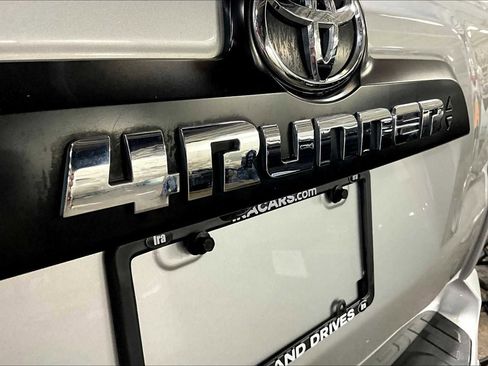 Used 2022 Toyota 4Runner TRD Off-Road Premium AWD/4WD image 9