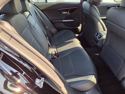 Used 2025 Mercedes-Benz C 300 4MATIC Sedan image 19