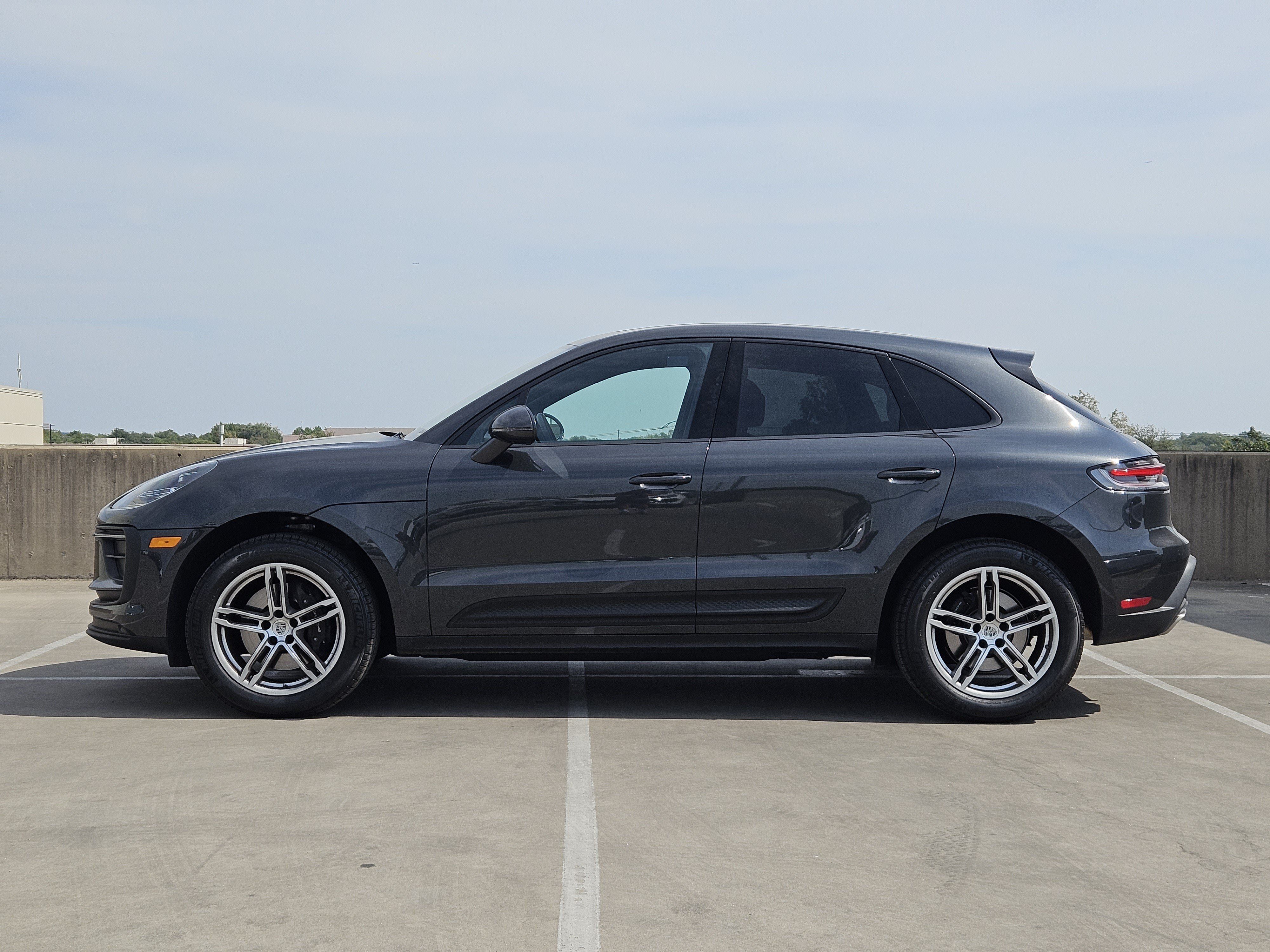 Certified 2026 Porsche Macan AWD/4WD image 2