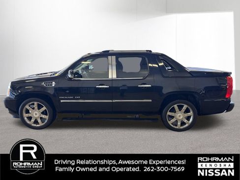 Used 2011 Cadillac Escalade EXT Premium AWD/4WD image 2