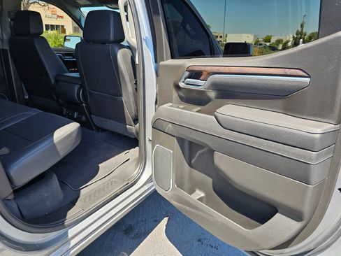 Used 2025 GMC Sierra 1500 SLT AWD/4WD image 25