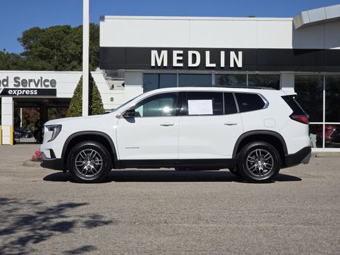 Used 2025 GMC Acadia Elevation image 2