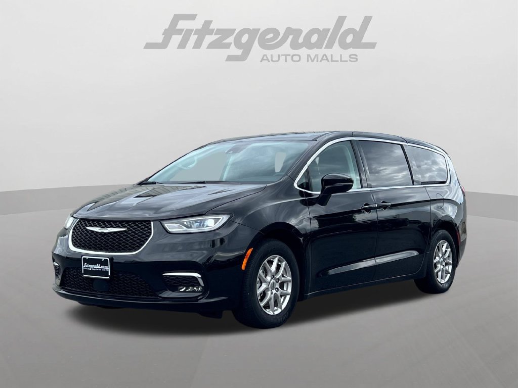 Used 2024 Chrysler Pacifica Touring-L FWD image 2