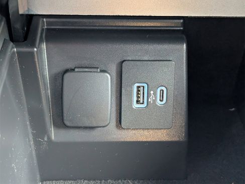 Used 2021 Ford Explorer XLT w/ Equipment Group 202A image 22