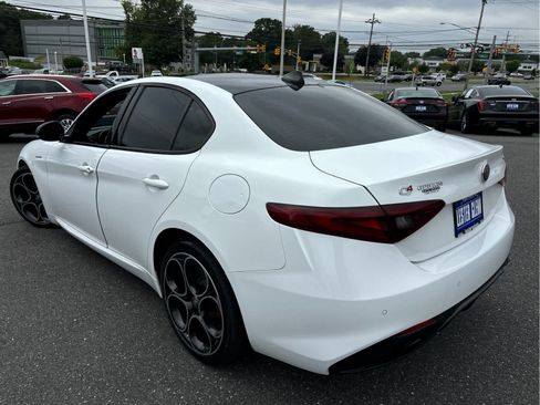 Used 2023 Alfa Romeo Giulia Veloce AWD/4WD image 32