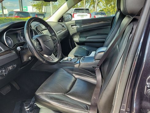 Used 2019 Chrysler 300 Limited image 11