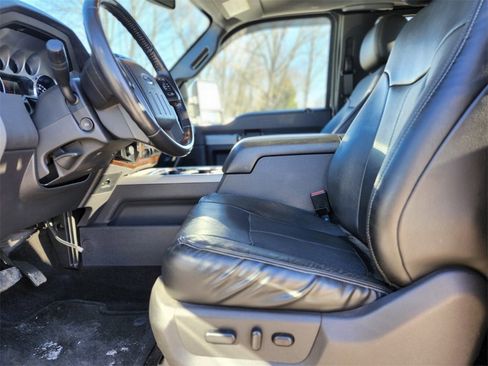 Used 2016 Ford F250 Lariat w/ Lariat Interior Package image 18