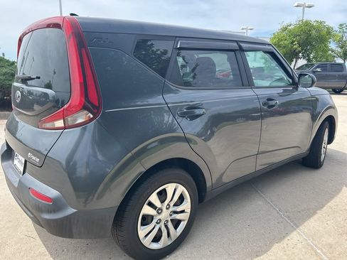 Used 2021 Kia Soul LX FWD image 4