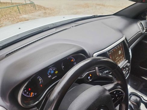 Used 2018 Jeep Grand Cherokee Limited image 23