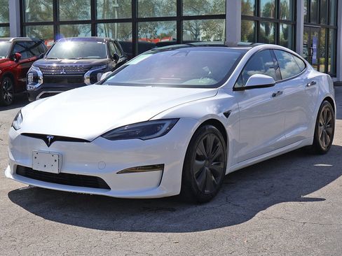 Used 2023 Tesla Model S Standard Range image 9