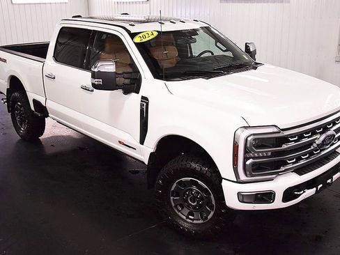 Used 2024 Ford F350 Platinum w/ Tremor Off-Road Package AWD/4WD image 13