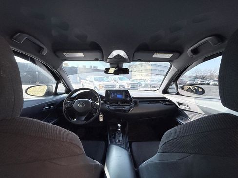 Used 2018 Toyota C-HR XLE FWD image 17
