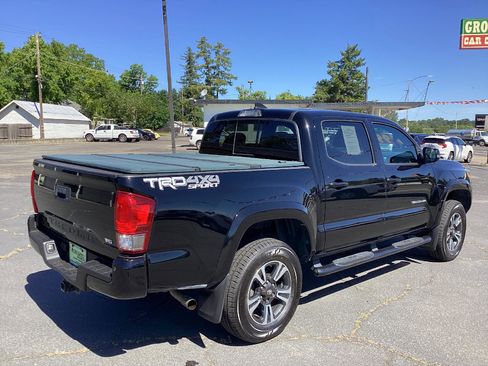 Used 2017 Toyota Tacoma TRD Sport w/ Premium & Technology Package AWD/4WD image 3