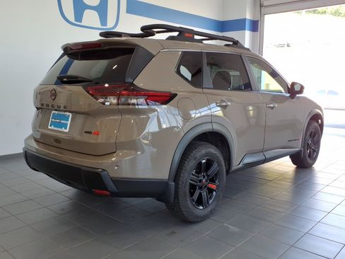Used 2025 Nissan Rogue SV w/ Rock Creek Premium Package AWD/4WD image 4