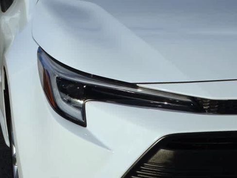 Used 2025 Toyota Corolla LE image 5