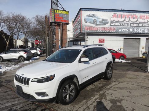 Used 2019 Jeep Cherokee Limited image 2