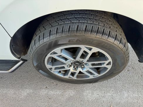 Used 2021 Ford Expedition Max XLT image 24