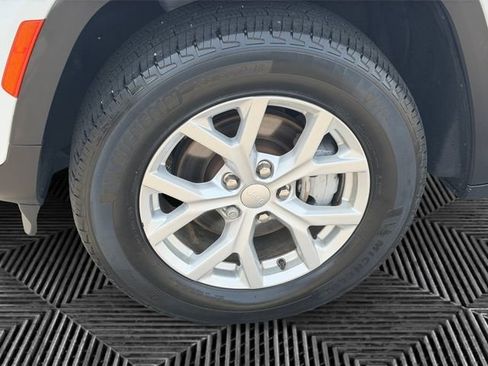 Used 2023 Jeep Grand Cherokee Limited AWD/4WD image 10