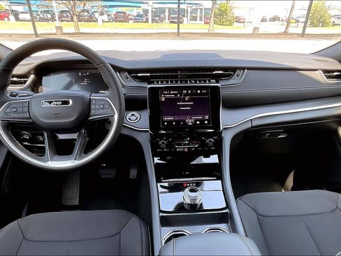 New 2025 Jeep Grand Cherokee L Laredo w/ Luxury Tech Group I image 5