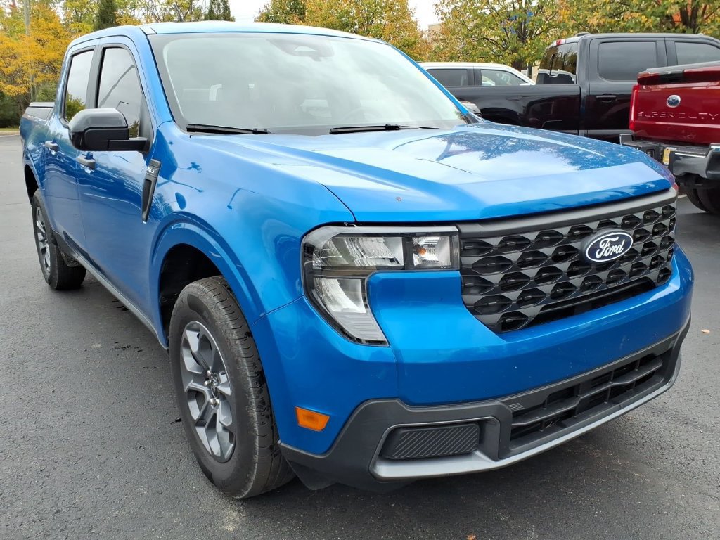 Certified 2025 Ford Maverick XLT w/ XLT Luxury Package AWD/4WD image 3