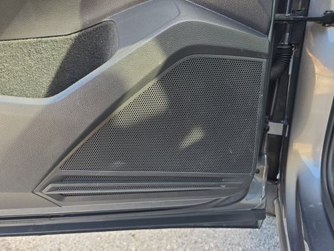 Certified 2022 Volkswagen Tiguan SE image 22