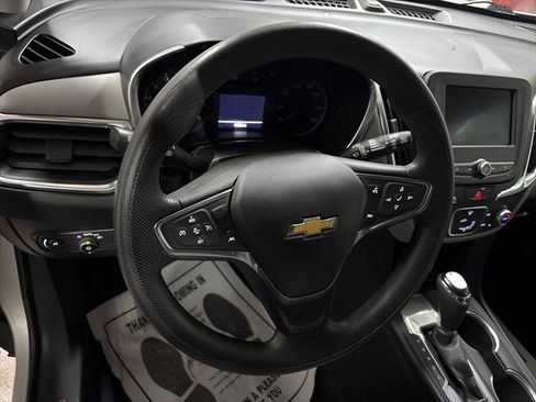 Used 2020 Chevrolet Equinox LS image 17