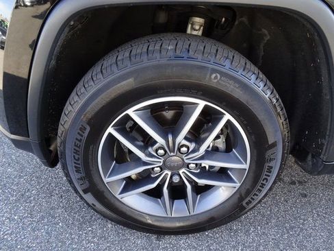 Used 2019 Jeep Grand Cherokee Limited image 40