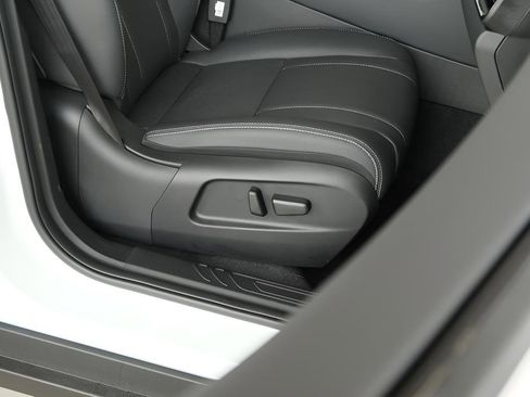 New 2025 VinFast VF 8 Eco AWD/4WD image 18