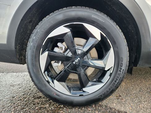 Certified 2025 Kia Sorento EX image 16