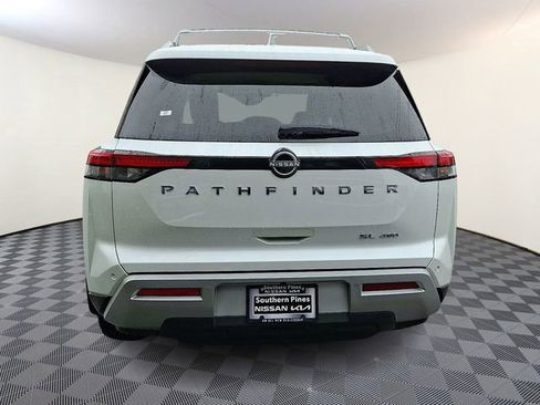 New 2025 Nissan Pathfinder SL image 5