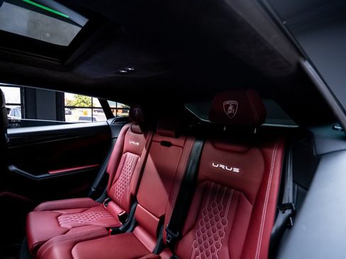 Used 2023 Lamborghini Urus S AWD/4WD image 35