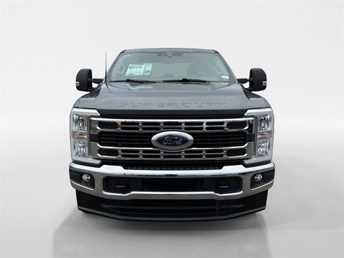 Certified 2025 Ford F250 XLT image 4