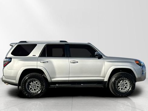 Used 2021 Toyota 4Runner SR5 Premium image 2
