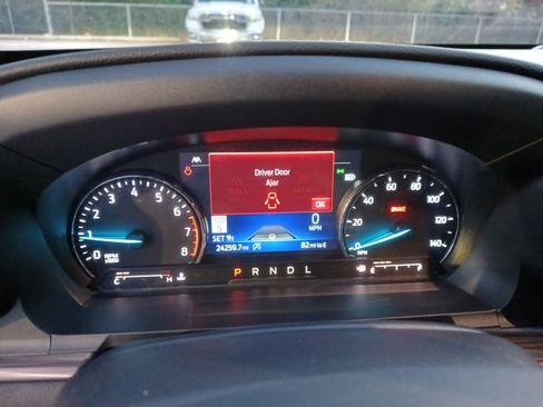 Used 2023 Ford Explorer Limited w/ Limited Technology Package image 18