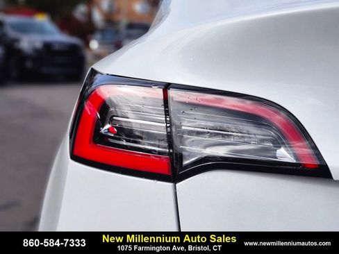 Used 2021 Tesla Model Y Long Range image 9