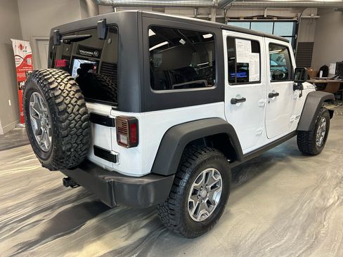 Used 2017 Jeep Wrangler Unlimited Rubicon w/ Connectivity Group AWD/4WD image 25