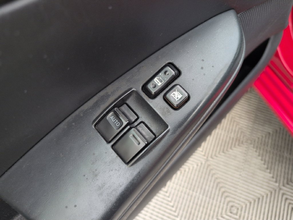 Used 2006 Toyota Solara Convertible FWD image 30