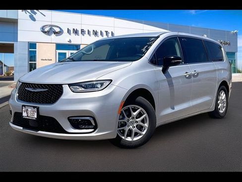 Used 2024 Chrysler Pacifica Touring-L FWD image 1