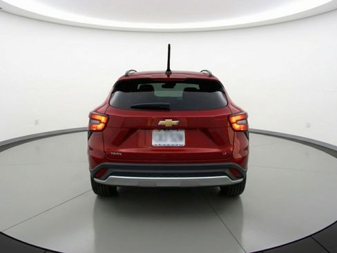 Used 2025 Chevrolet Trax LT image 7