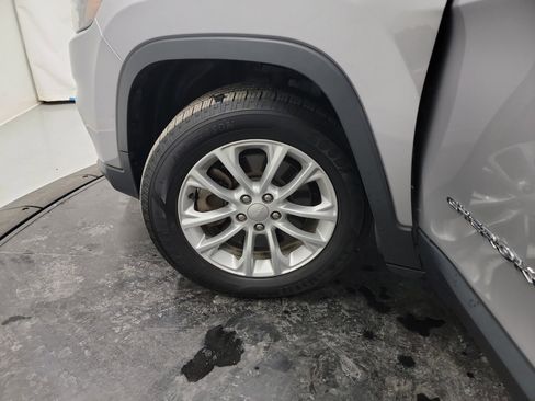 Used 2020 Jeep Cherokee Latitude w/ Cold Weather Group image 29